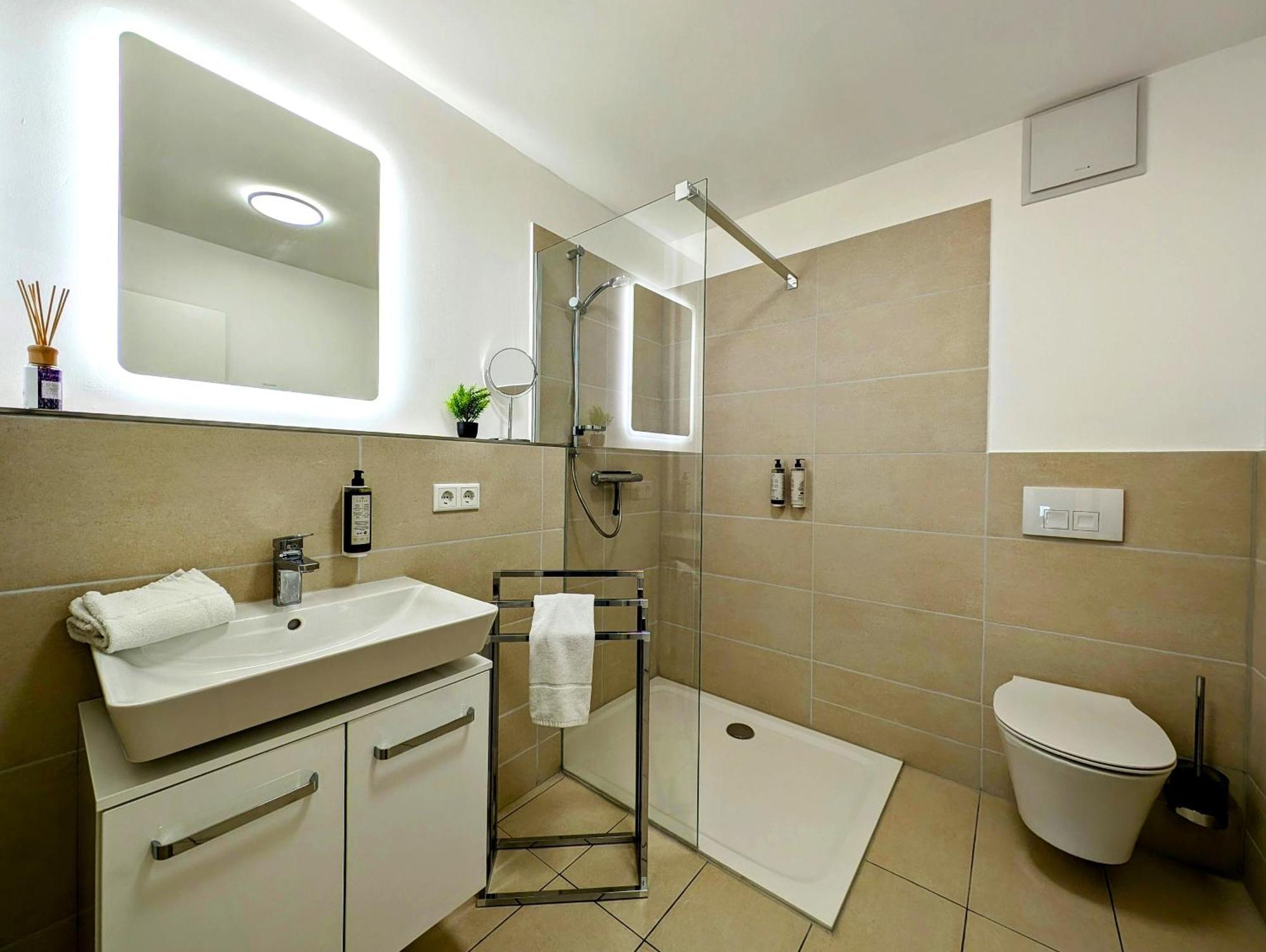 Bohnapartments - Nordkap-Suiten - Gratis Parkplatz - Moderner Neubau - Erdgeschoss - Fussbodenheizung Erfurt Luaran gambar